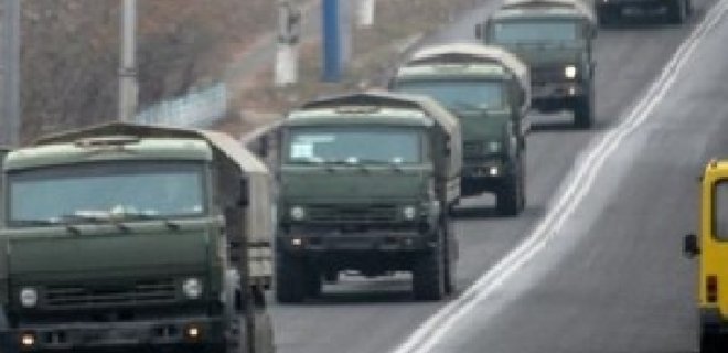В Луганск вошла новая колонна военных КамАЗов - Фото