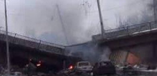 В Донецке взорван мост: въезд в город с севера стал невозможен - Фото