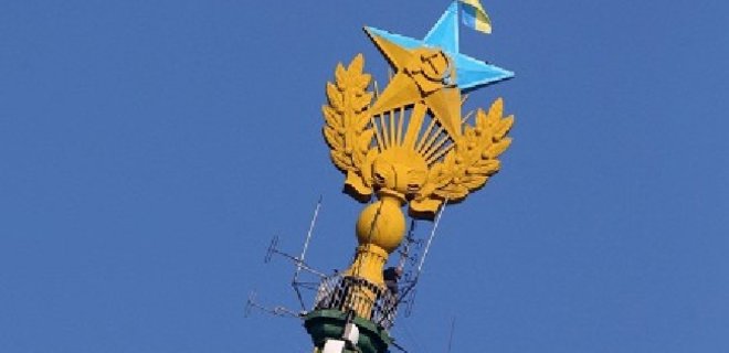 В Москве продлен арест фигуранту дела о покраске шпиля на высотке - Фото