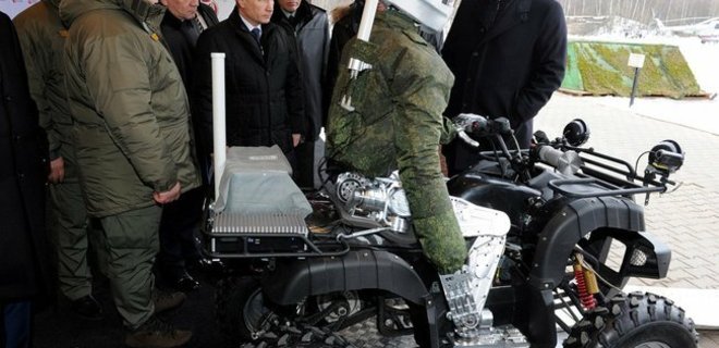 Путину показали российского боевого робота - Фото