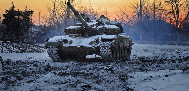 Украинские военные победили в танковой дуэли на Бахмутской трассе - Фото