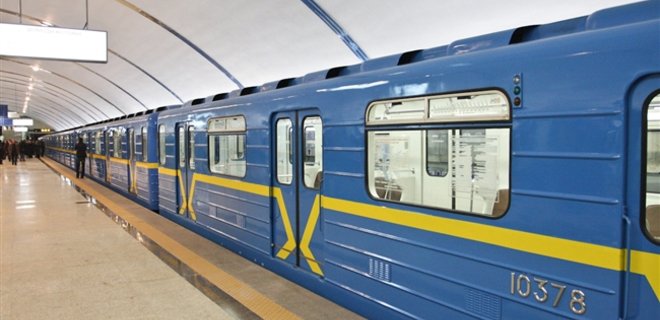 Метрополитен Киева остановит движение поездов на одну минуту - Фото
