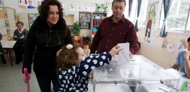 В Греции проходят внеочередные парламентские выборы - Фото