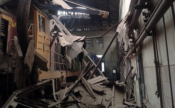 Последствия обстрела ж/д вокзала в Дебальцево: фото разрушений