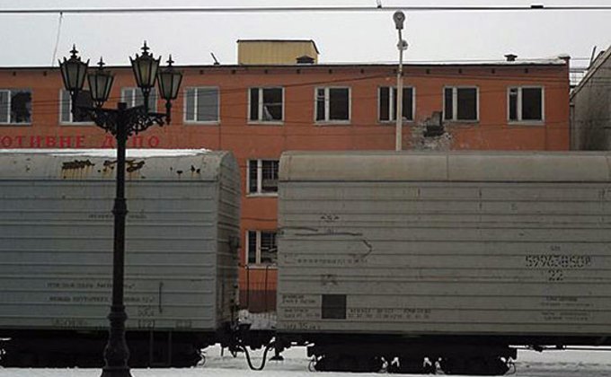 Последствия обстрела ж/д вокзала в Дебальцево: фото разрушений