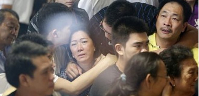 Спасатели продолжат поиски тел пассажиров авиалайнера AirAsia - Фото