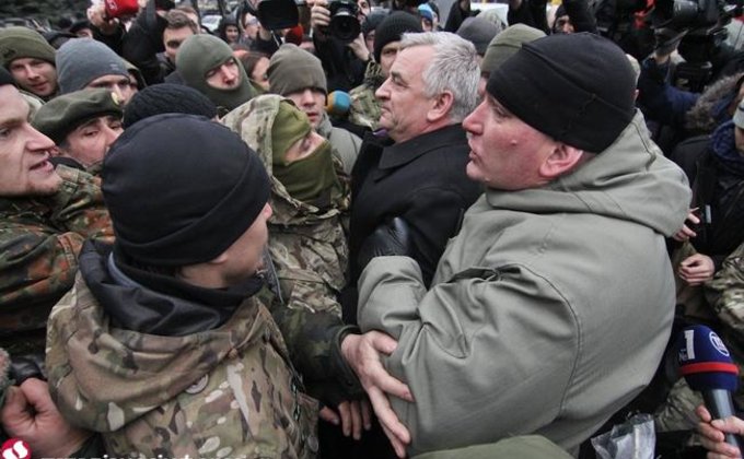 В Киеве бойцы Айдара пикетировали Минобороны: фоторепортаж