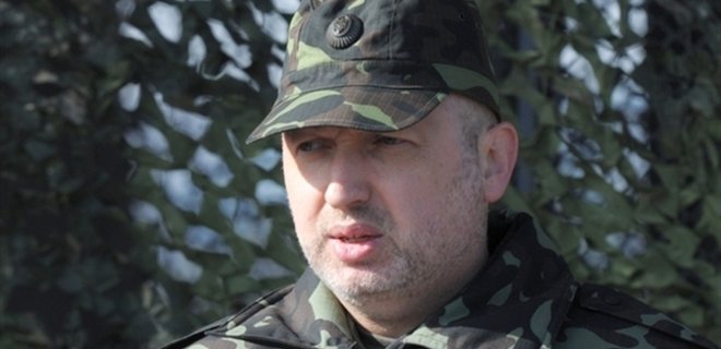 Турчинов: Россия использует сверхмощные РСЗО против Украины - Фото