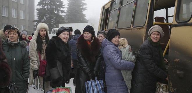 В Марьинке и Красногоровке проходит эвакуация мирных жителей - Фото