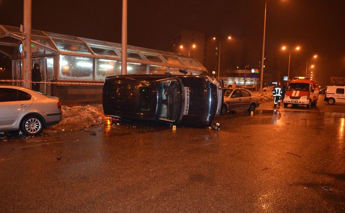 В Харькове пьяный водитель внедорожника протаранил 6 автомобилей