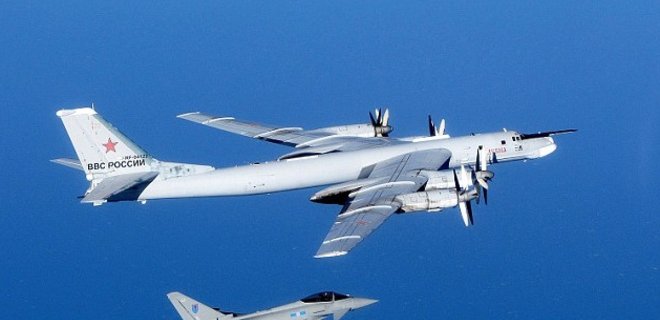 Перехваченный возле Британии самолет РФ нес ядерное оружие - СМИ - Фото