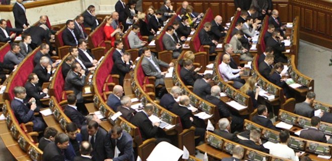 Рада в первом чтении приняла изменения в закон о волонтерстве - Фото