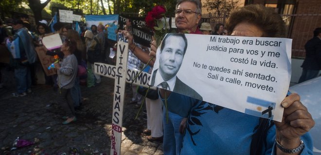 Аргентина: Убитый прокурор хотел арестовать президента страны - Фото