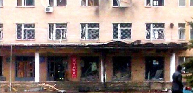 В Донецке снаряд попал в здание горбольницы, есть жертвы - СМИ - Фото