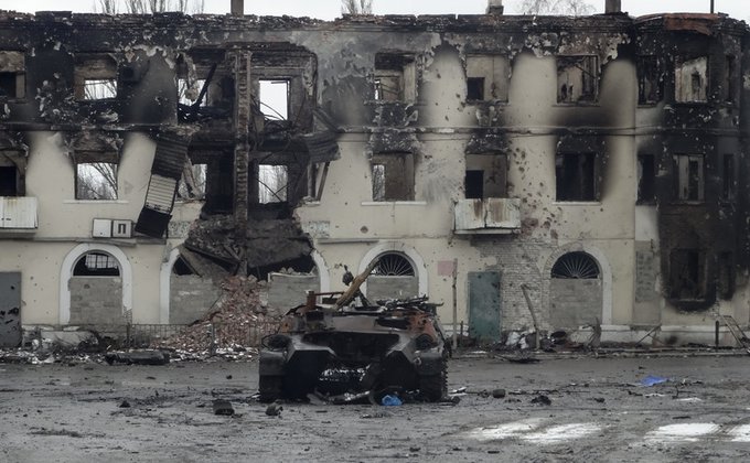 Фото из зоны АТО: террористы, разбитая техника и переселенцы   