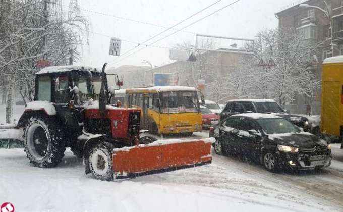 Снегопад в Киеве: фото заснеженных улиц и дорог