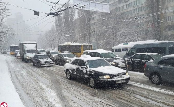 Снегопад в Киеве: фото заснеженных улиц и дорог