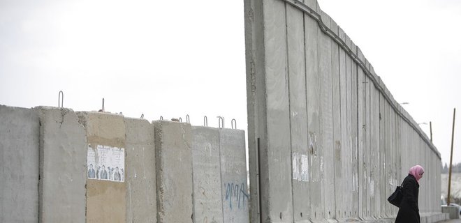 Саудовская Аравия строит стену длиной 900 км на границе с Ираком - Фото