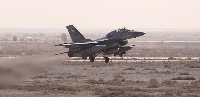 Иордания разбомбила позиции исламистов в отместку за казнь пилота - Фото
