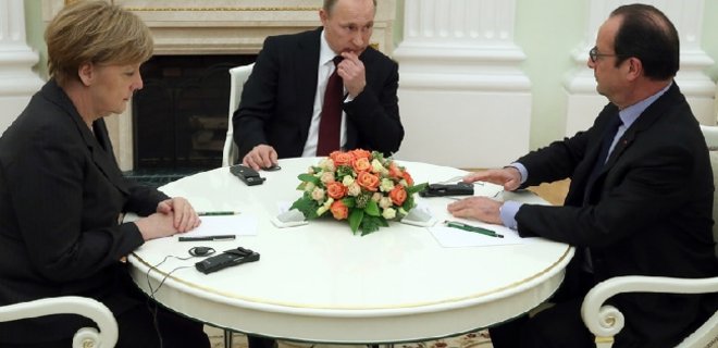 Путин, Меркель и Олланд встретились в Москве без рукопожатия - Фото