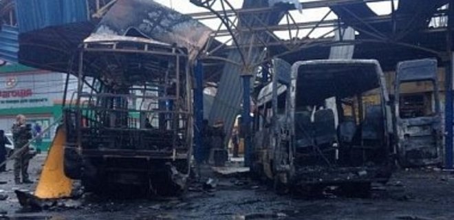 При обстреле автостанции в Донецке погибли 6 человек, 8 ранены - Фото
