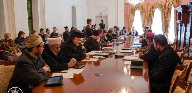 Всеукраинский совет церквей призвал украинцев защищать Родину - Фото