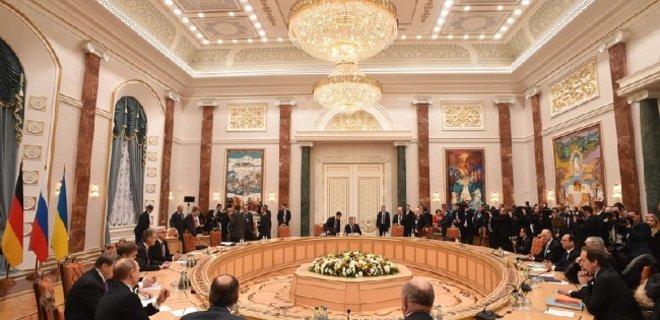Переговоры в Минске по Донбассу продолжаются 12-й час - Фото