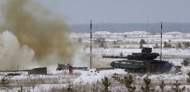 В Широкино идет бой: уничтожены 2 танка, БМП и БТР боевиков - Фото