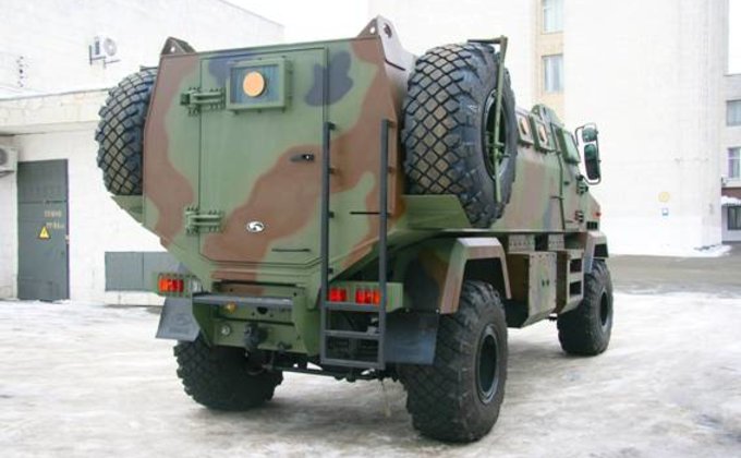 Украинские силовики получили на вооружение новые бронемашины Шрек