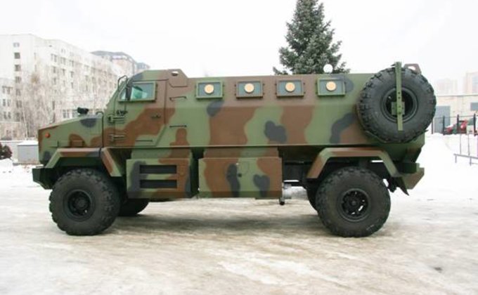 Украинские силовики получили на вооружение новые бронемашины Шрек