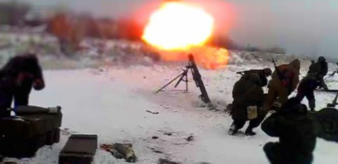 Боевики обстреляли Новотошковку в момент раздачи гумпомощи - Фото