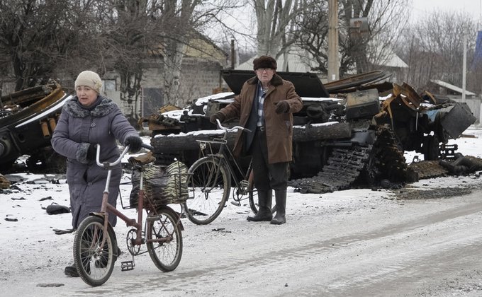 Оккупированный боевиками Углегорск: руины и российская техника