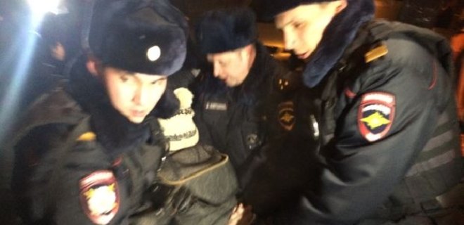 В Москве задержали людей за попытку почтить память Небесной сотни - Фото