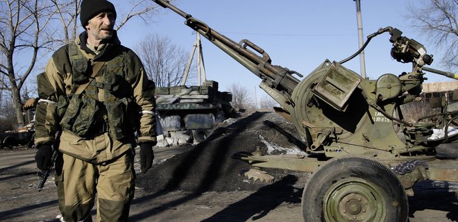 Украина не готова отводить вооружения из-за обстрелов - Генштаб - Фото