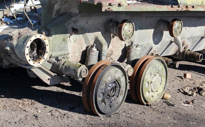 Военные ремонтники разбирают российскую бронетехнику на запчасти