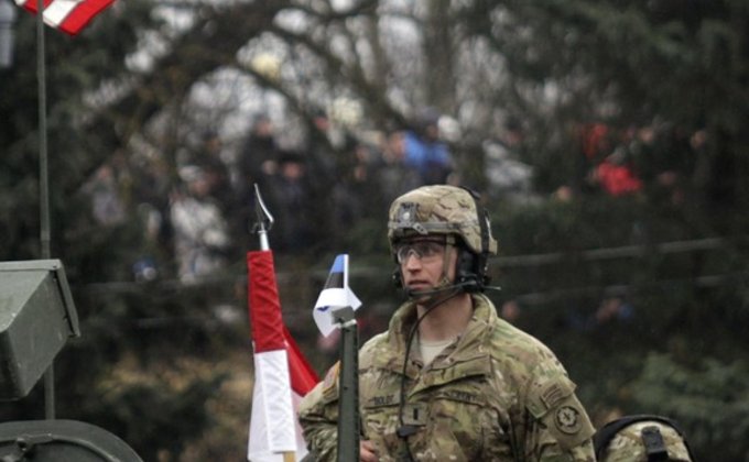 Военные стран НАТО прошли парадом в 300 метрах от границы России