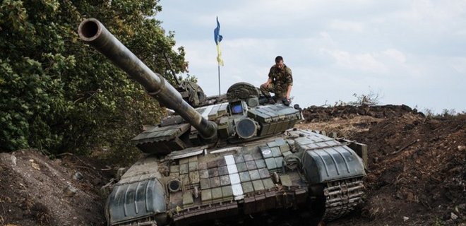 Львовские десантники взяли на вооружение танк боевиков - штаб - Фото