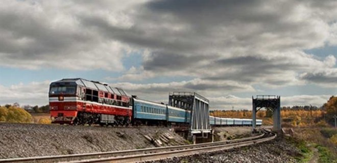 На железнодорожном пути в Мариуполь усиливают охрану - Фото