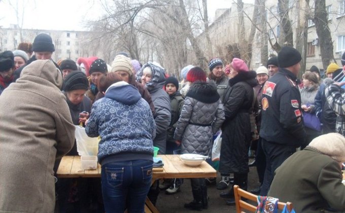"Русский мир" в Луганске: очереди за бесплатной едой