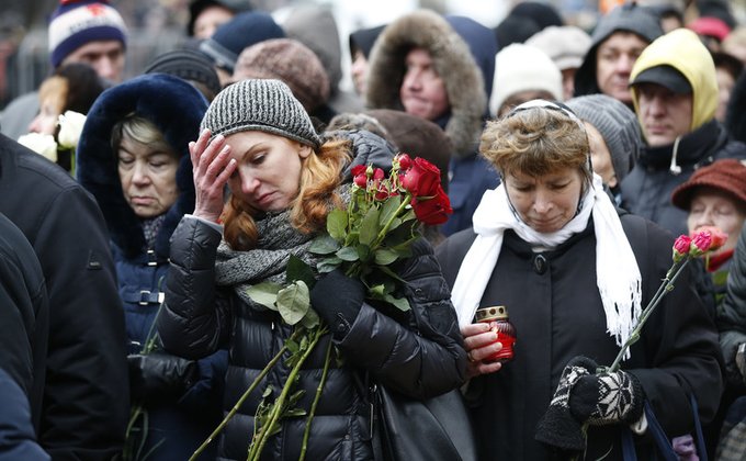 Тысячи россиян пришли на церемонию прощания с Немцовым