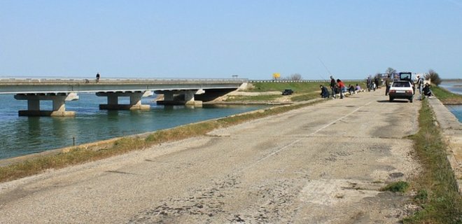 Пограничники РФ хотят, чтобы Украина разминировала мосты в Крым - Фото