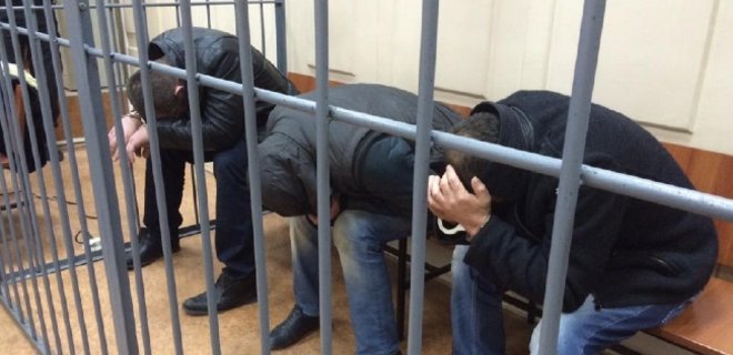 Суд арестовал еще четверых подозреваемых в убийстве Немцова - Фото