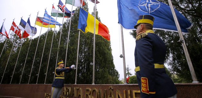 НАТО разместит два командных пункта в Бухаресте - Фото