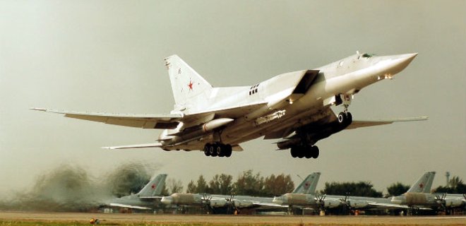 Россия в рамках учений перебрасывает в Крым ракетоносцы Ту-22М3 - Фото