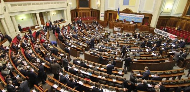 Рада призвала ООН, ОБСЕ и СЕ заняться правами человека в Крыму - Фото