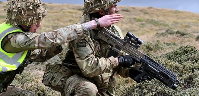 Армейские тренеры Британии начали готовить украинских военных - Фото