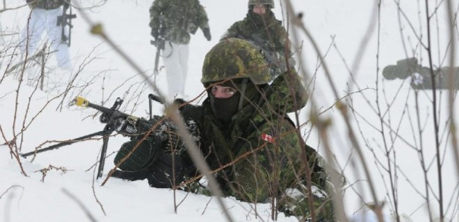 Канада начала военные учения у арктических границ страны - Фото