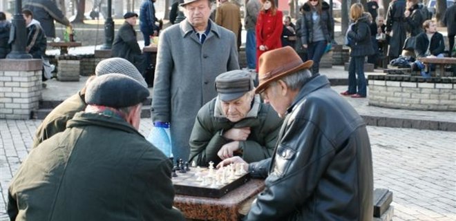Большинство украинцев поддерживают ограничения больших пенсий - Фото
