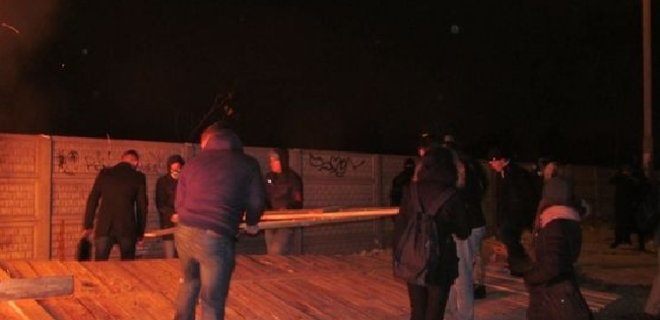 В Киеве на очередной проблемной стройке - стычки со стрельбой - Фото