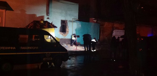 В Одессе у входа в одноэтажное здание произошел взрыв - Фото